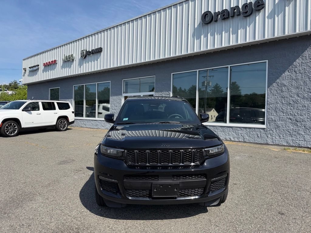 Used 2025 Jeep Grand Cherokee L Limited w/ Black Appearance Package AWD/4WD image 8