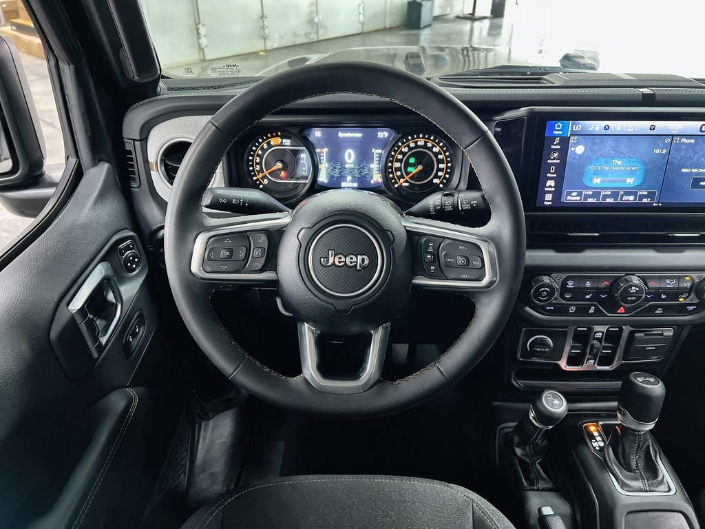 Used 2025 Jeep Wrangler Unlimited Sahara AWD/4WD image 17