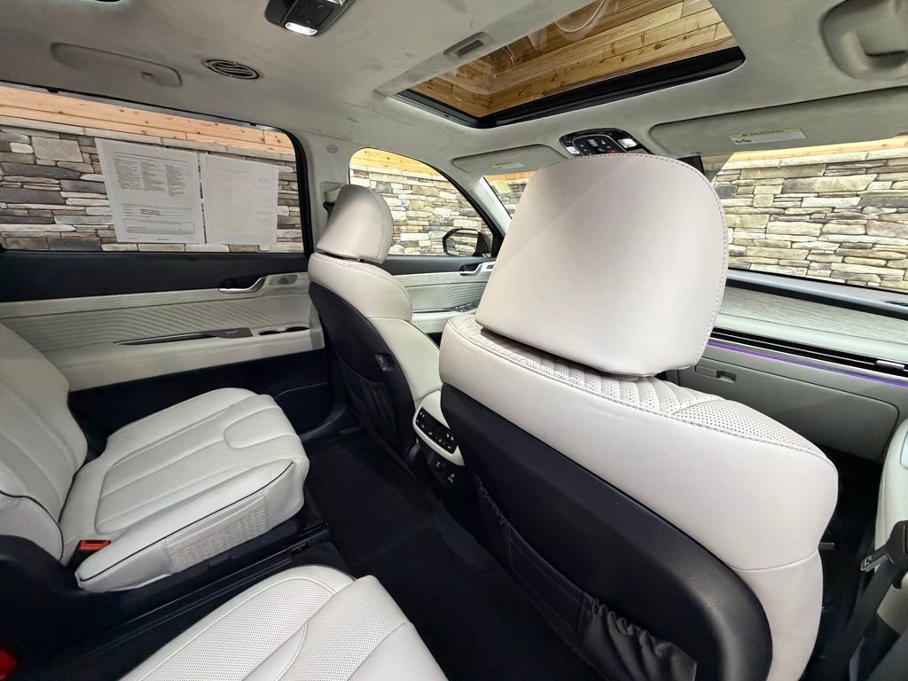 Used 2023 Hyundai Palisade Calligraphy image 31