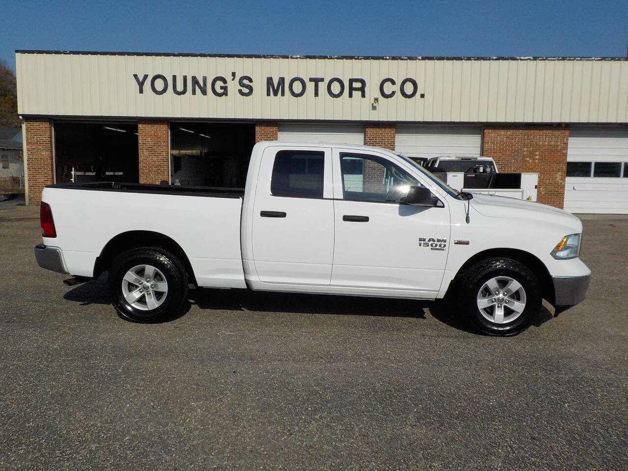 Used 2019 RAM 1500 Tradesman w/ Chrome Appearance Group RWD image 7