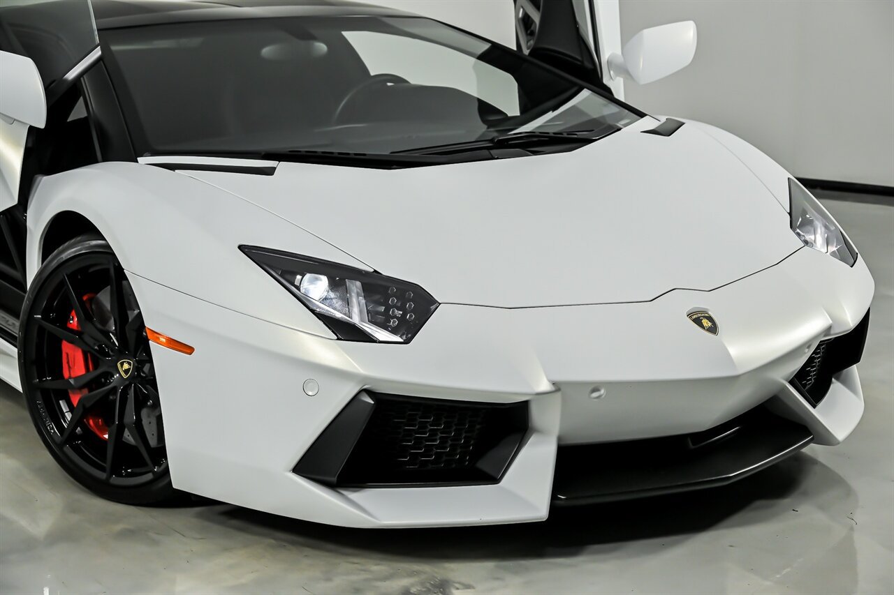 Used 2017 Lamborghini Aventador LP 700-4 AWD/4WD image 2