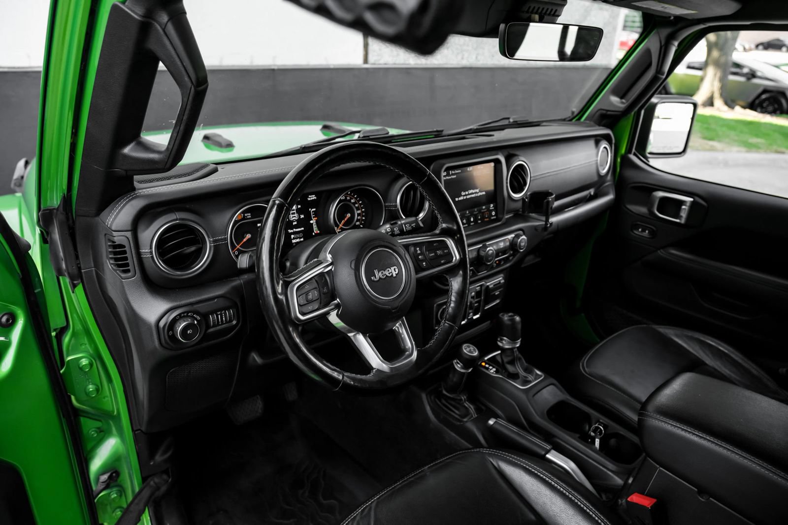 Used 2019 Jeep Wrangler Unlimited Sahara AWD/4WD image 2
