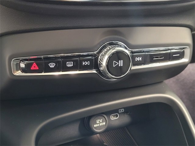 New 2026 Volvo XC40 B5 Core w/ Climate Package image 20