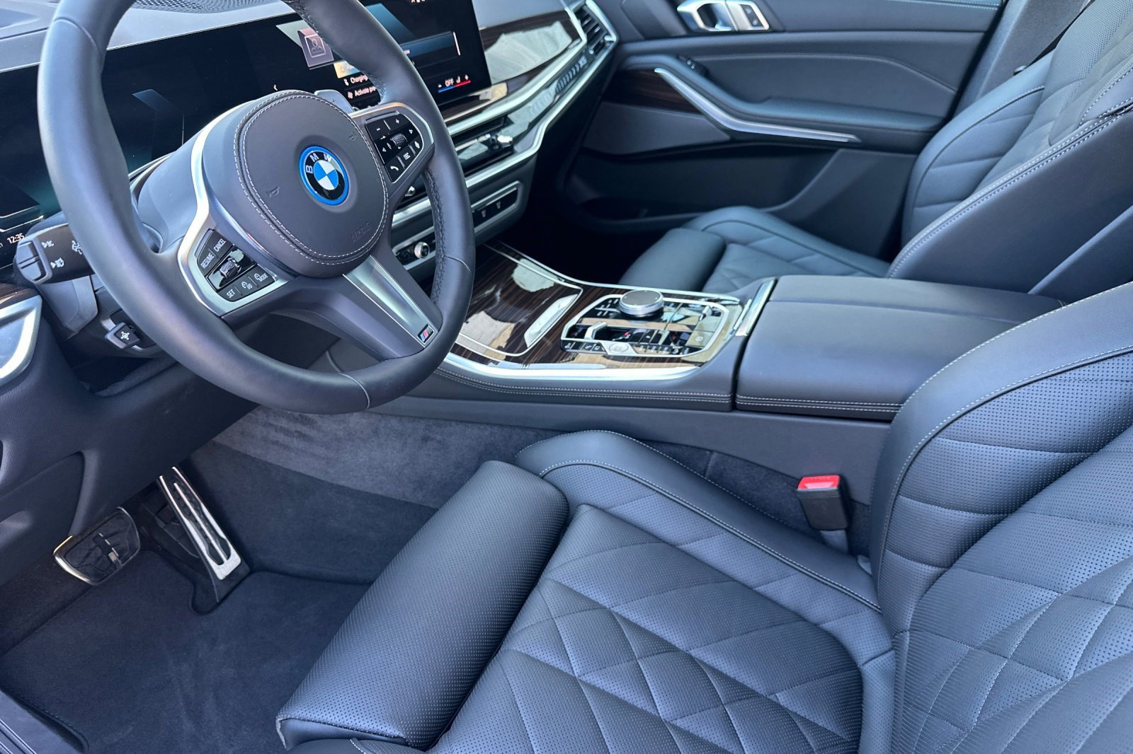 Used 2026 BMW X5 xDrive50e w/ M Sport Package image 11