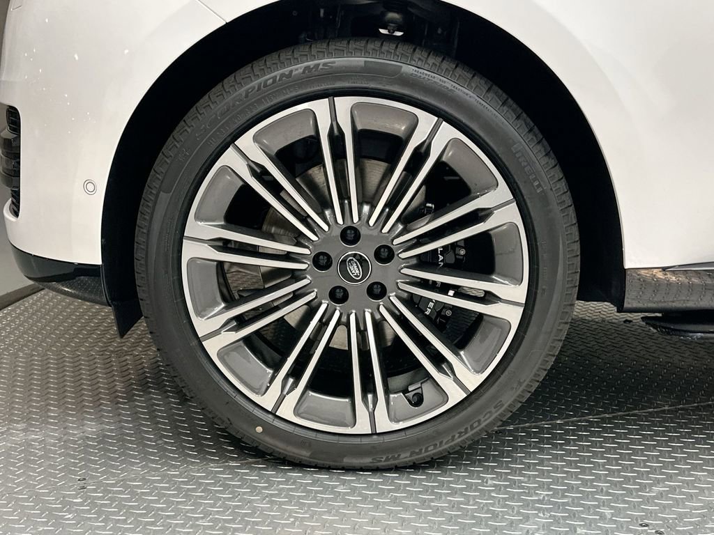 New 2025 Land Rover Range Rover SE image 3