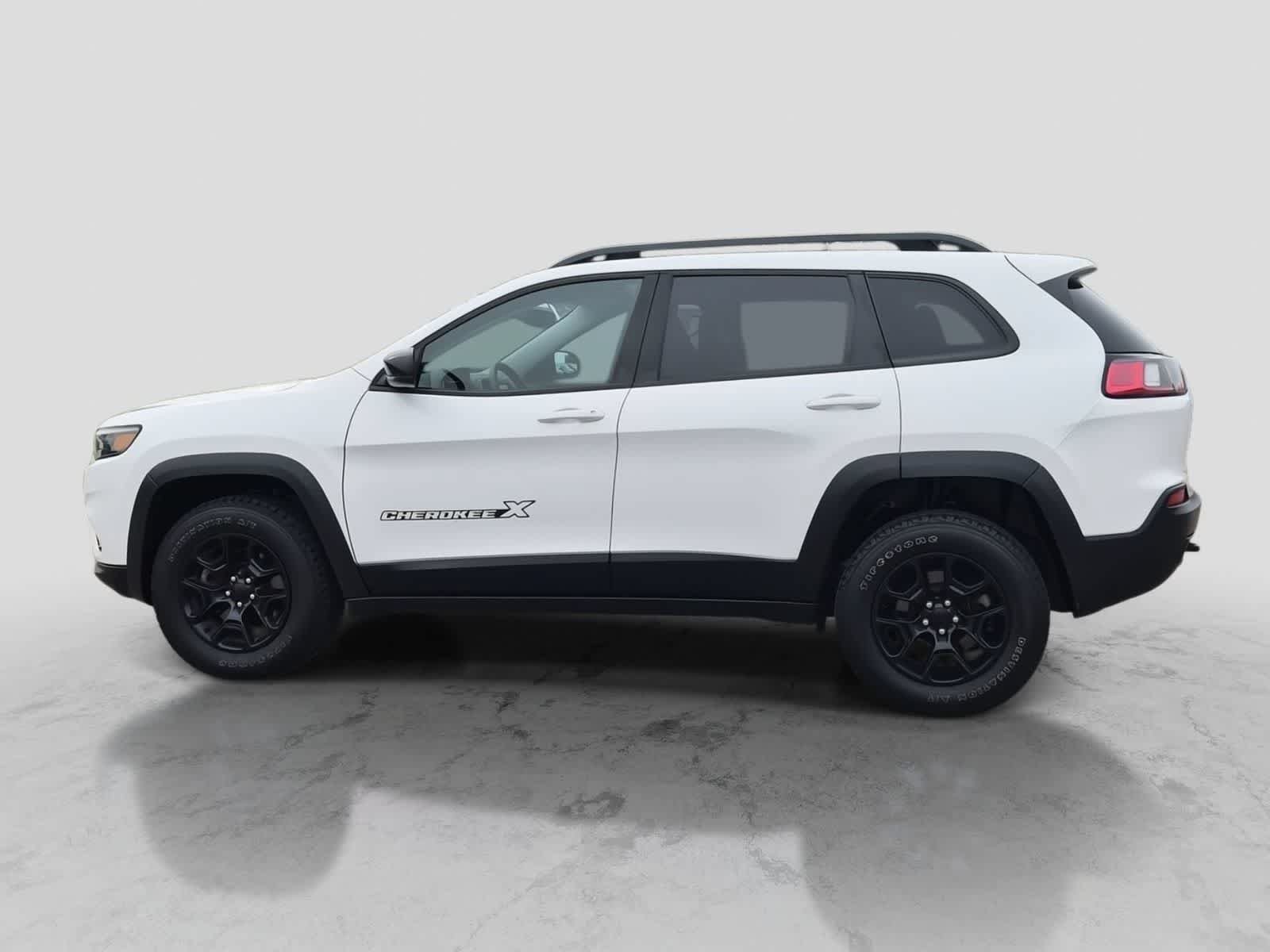 Used 2022 Jeep Cherokee Latitude AWD/4WD image 5