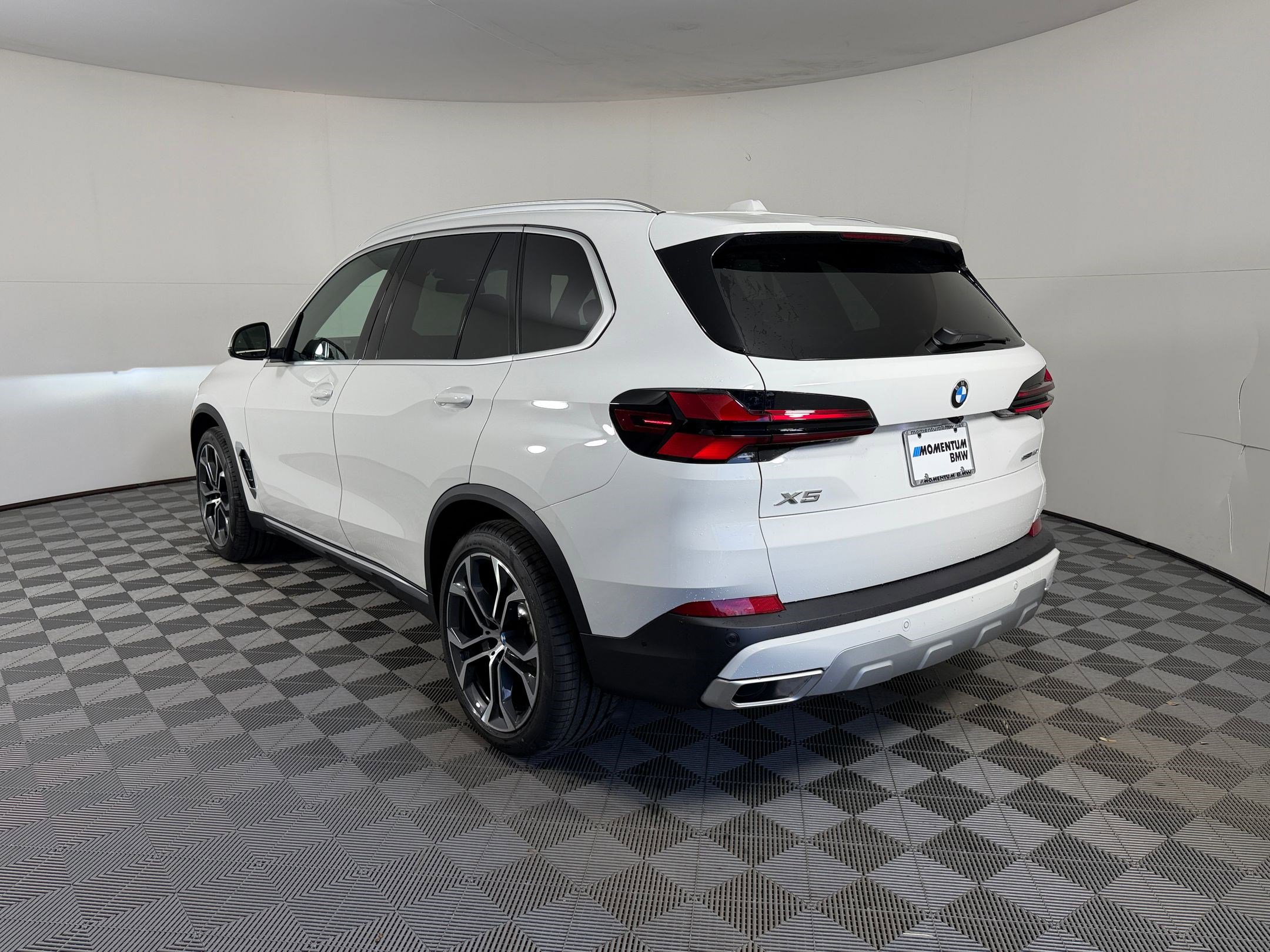 New 2026 BMW X5 sDrive40i w/ Premium Package RWD image 3