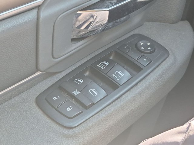Used 2017 RAM 1500 Classic SLT AWD/4WD image 13