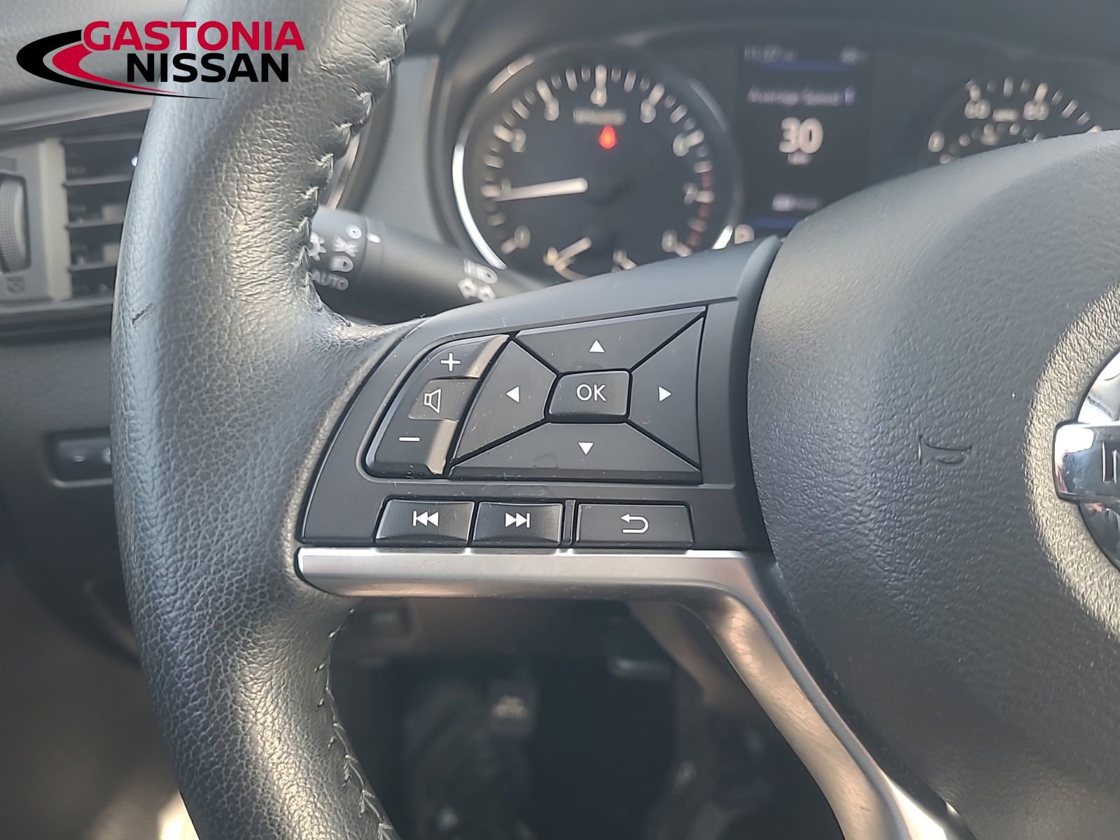 Used 2020 Nissan Rogue SV image 36