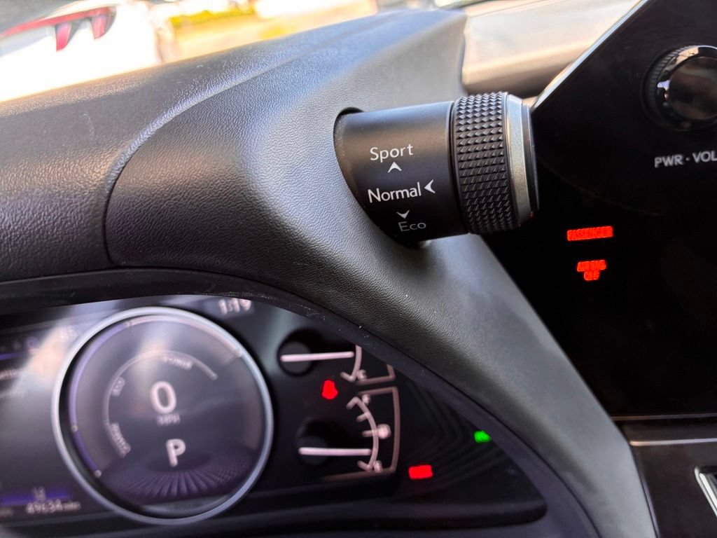 Used 2023 Lexus UX 250h AWD w/ Accessory Package (Z2) image 31