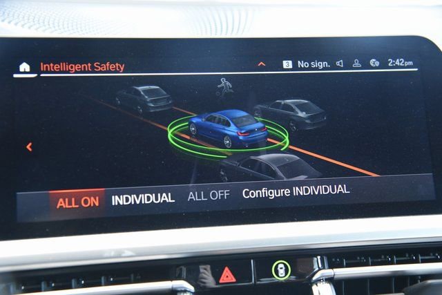 Used 2021 BMW 330e xDrive w/ Premium Package image 31