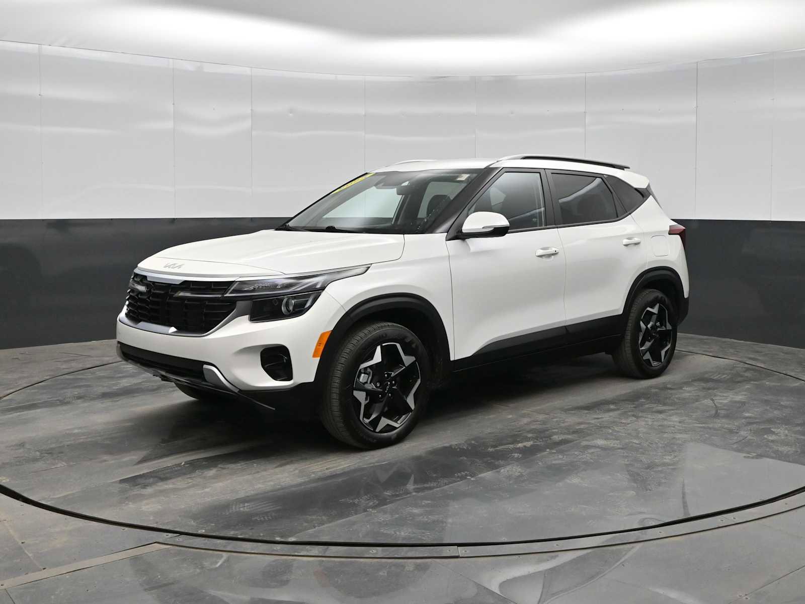 Used 2025 Kia Seltos S image 1