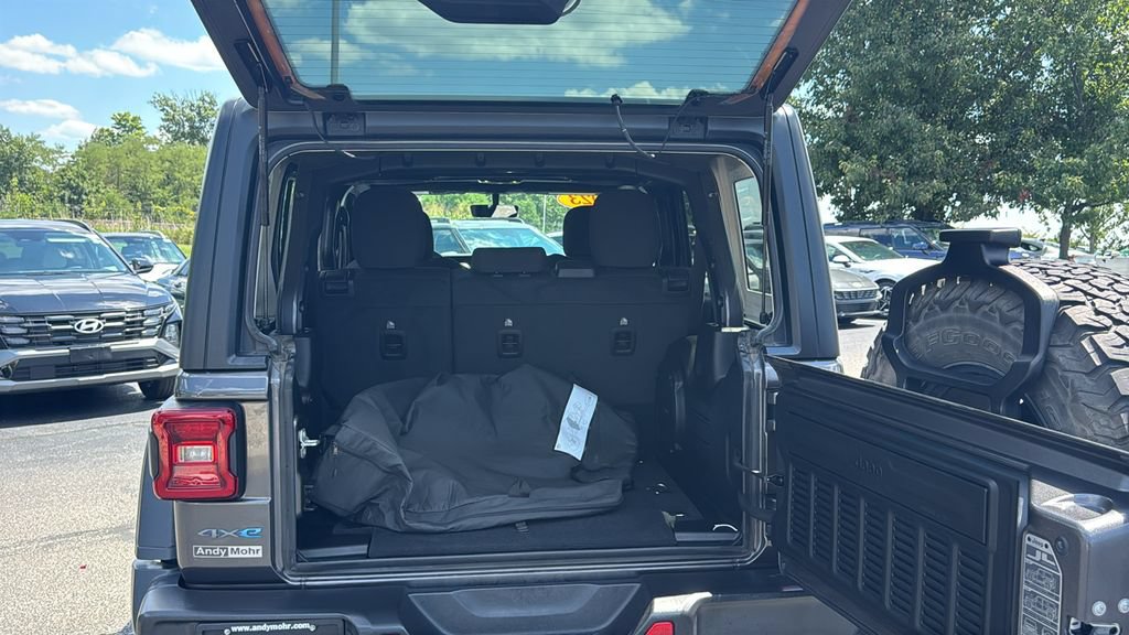 Used 2023 Jeep Wrangler Unlimited Rubicon 4xe AWD/4WD image 9