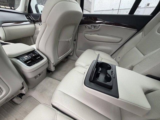 Used 2016 Volvo XC90 T6 Momentum w/ Momentum Plus Package image 18