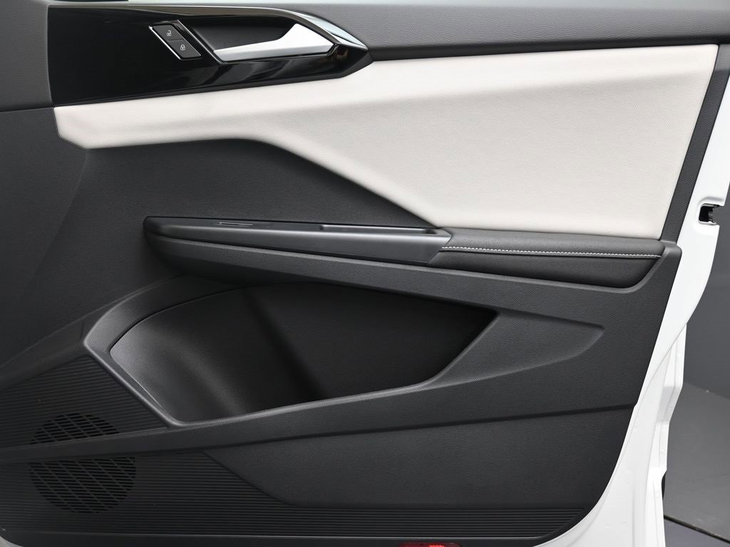 New 2025 Volkswagen Taos S image 11