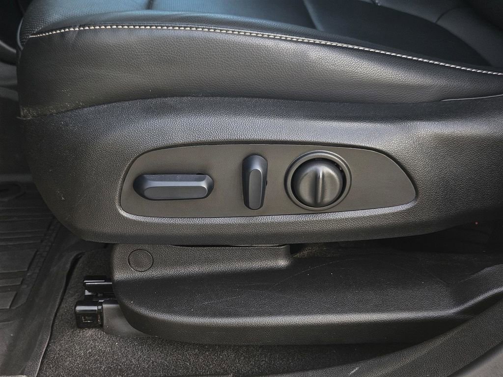 Used 2023 GMC Acadia SLT w/ Elevation Edition image 29