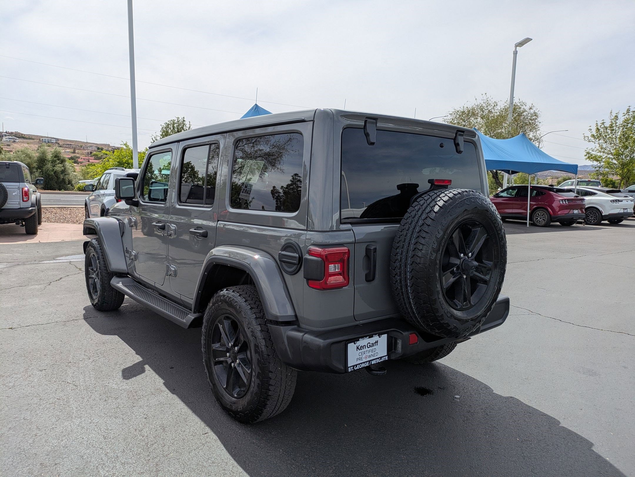Used 2023 Jeep Wrangler Unlimited Sahara AWD/4WD image 5