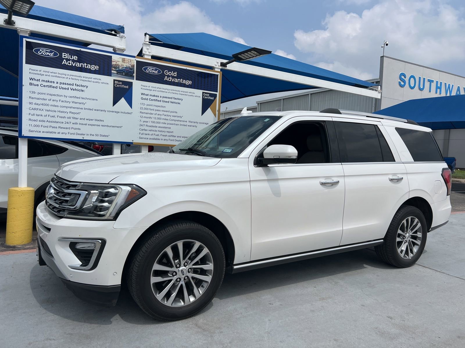 Used 2018 Ford Expedition Limited w/ Equipment Group 301A RWD image 2
