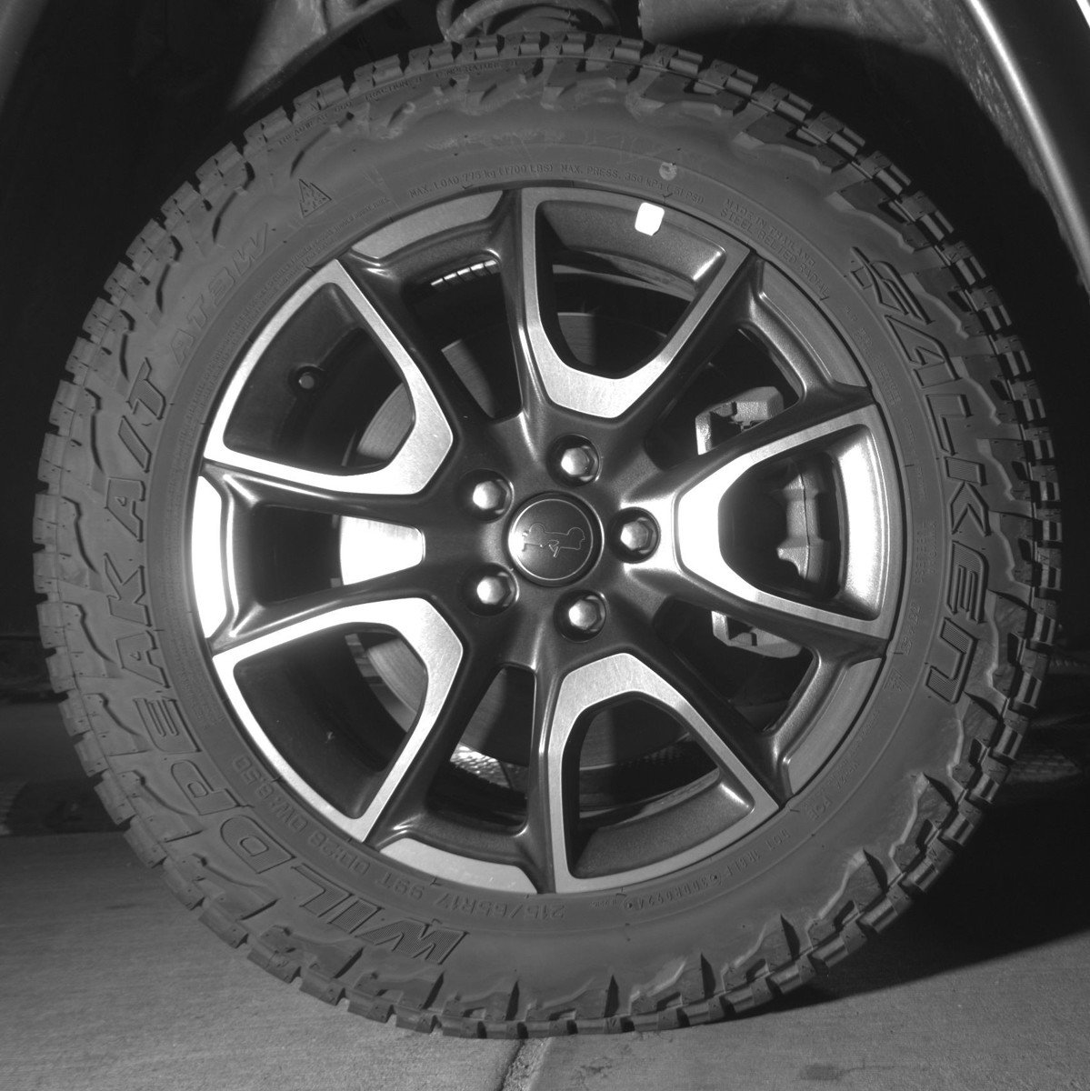 Used 2025 Jeep Compass Trailhawk image 13