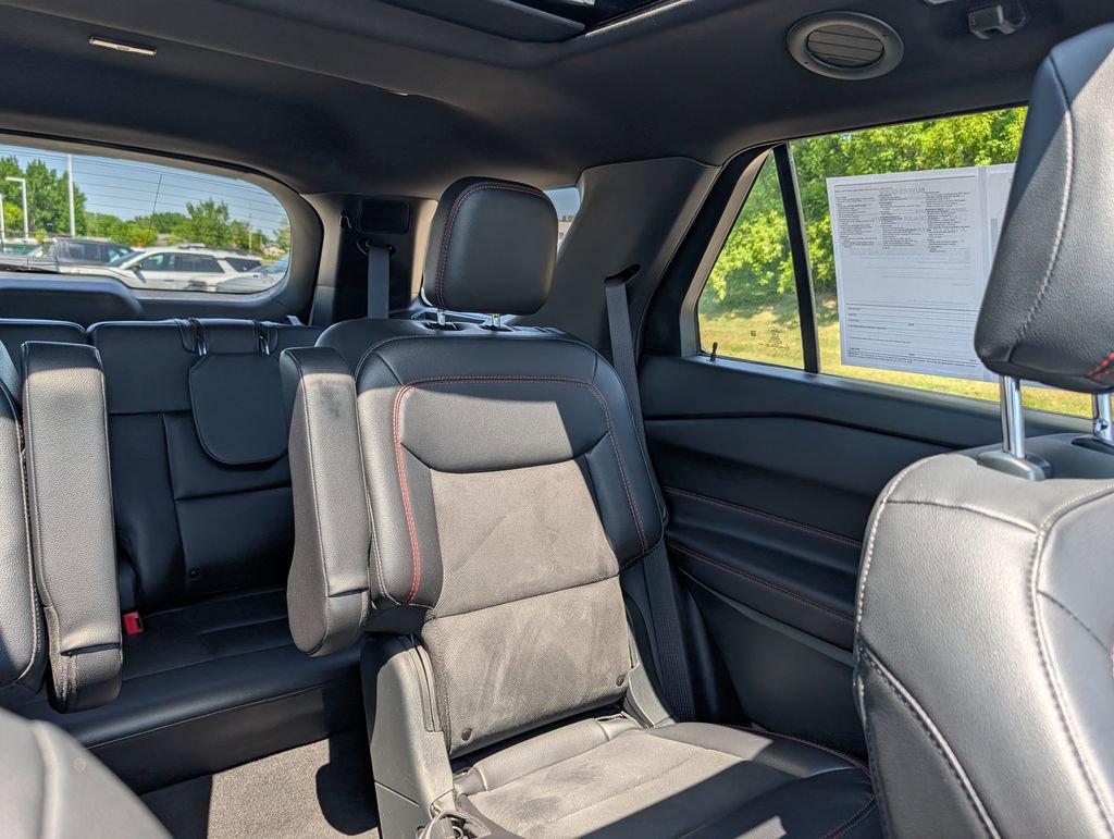 Used 2024 Ford Explorer ST-Line w/ Class IV Trailer Tow Package AWD/4WD image 14