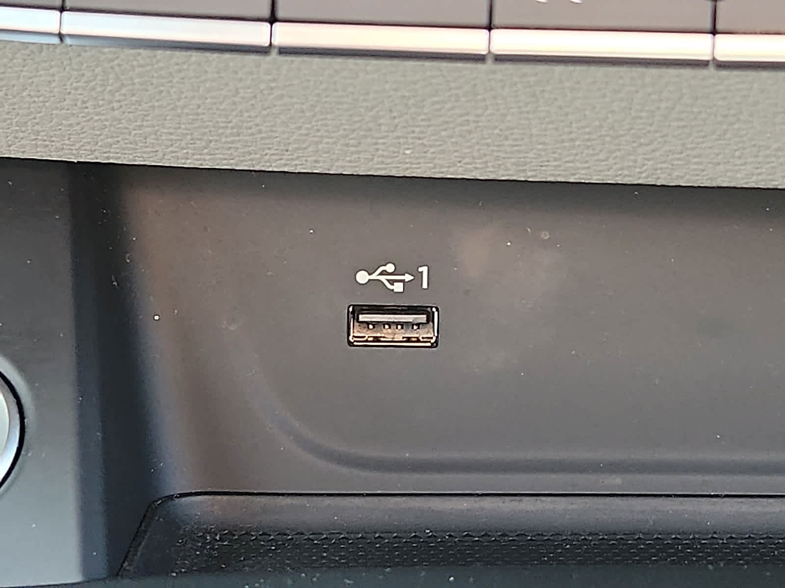 Used 2019 Audi A4 2.0T Premium w/ Convenience Package AWD/4WD image 25