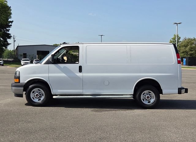 Used 2024 GMC Savana 2500 w/ Driver Convenience Package RWD image 2