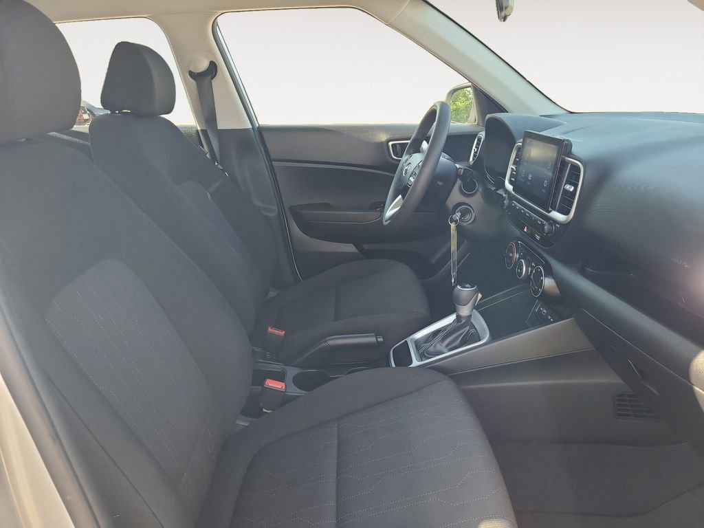 Used 2022 Hyundai Venue SE w/ Cargo Package FWD image 15