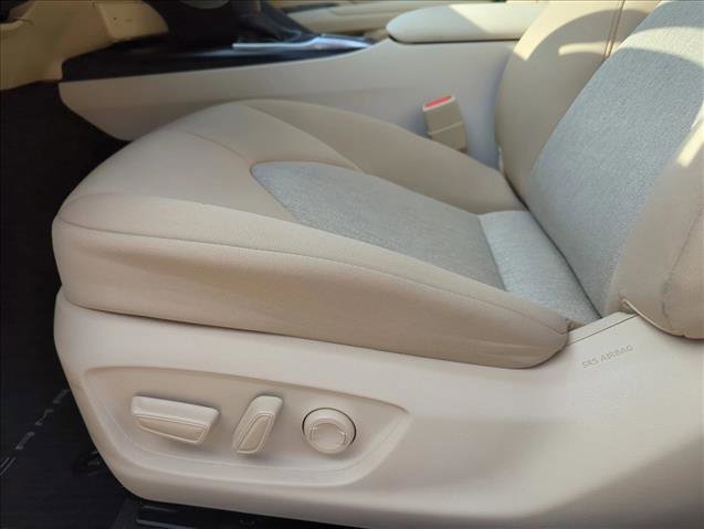 Used 2018 Toyota Camry LE w/ Convenience Package FWD image 10