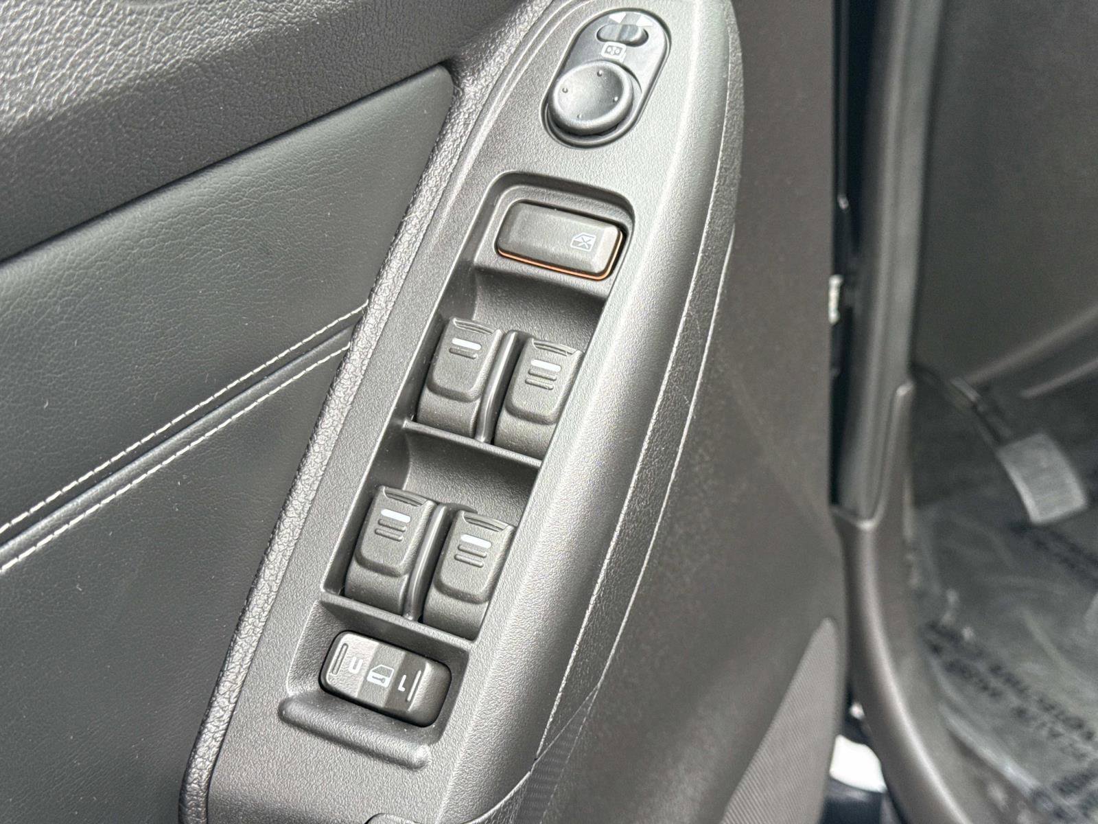 Used 2007 HUMMER H3 w/ Chrome Appearance Package image 13