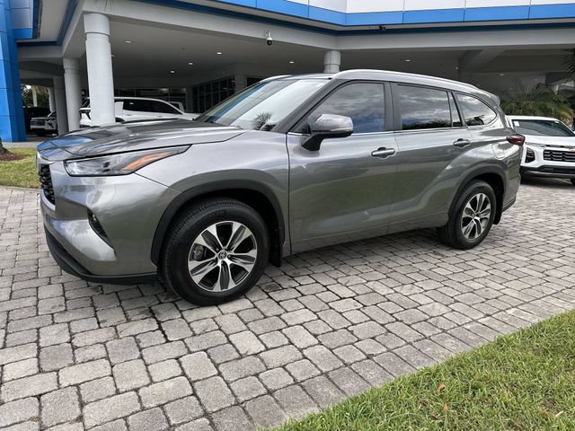 Used 2025 Toyota Highlander XLE FWD image 21