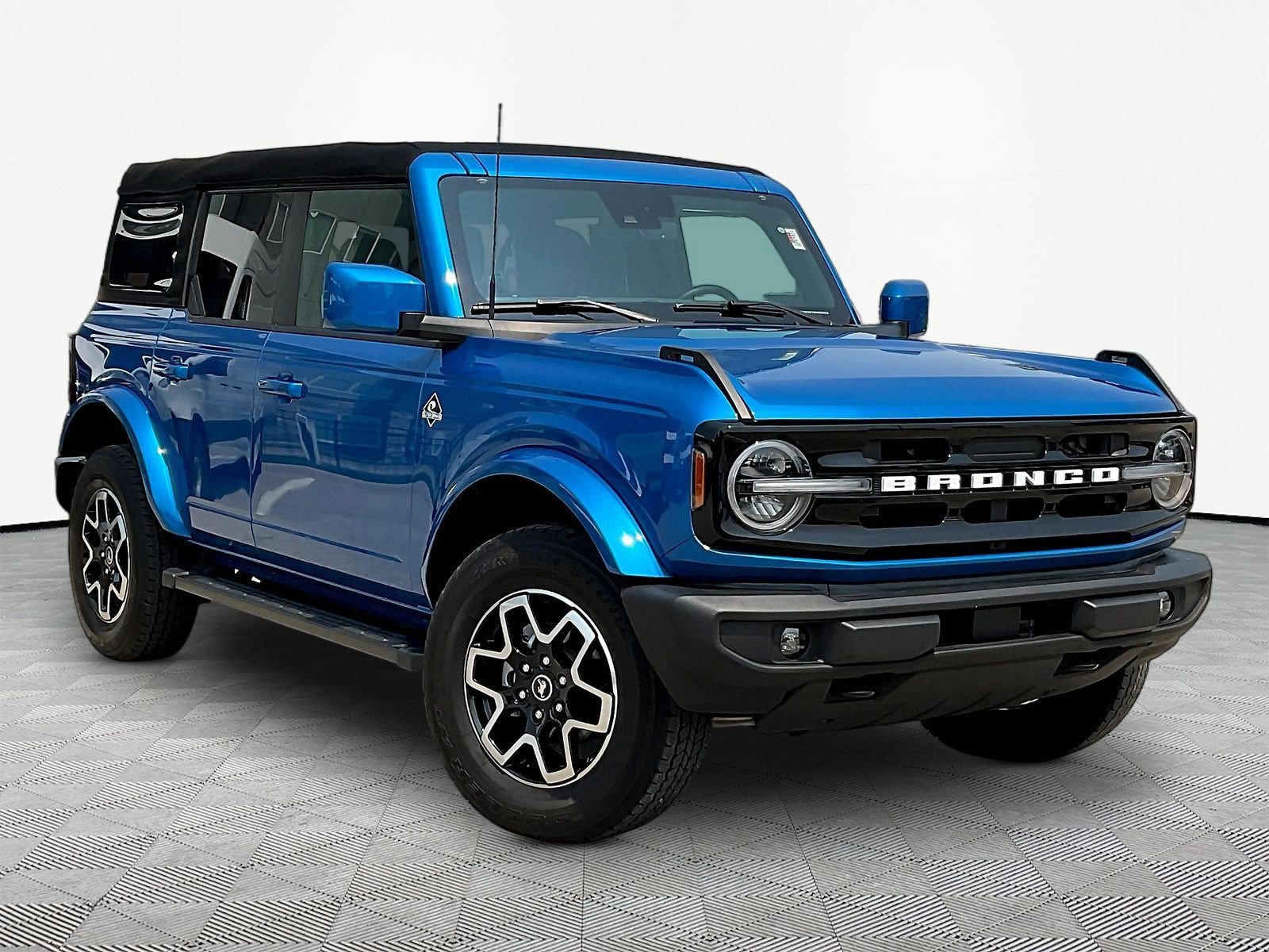 Used 2024 Ford Bronco Outer Banks AWD/4WD image 3