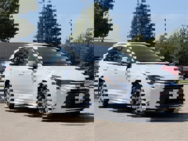 Certified 2023 Toyota Corolla LE image 2