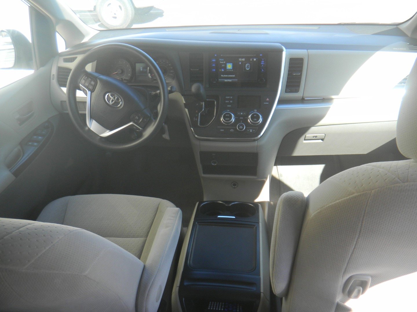 Used 2015 Toyota Sienna LE image 18