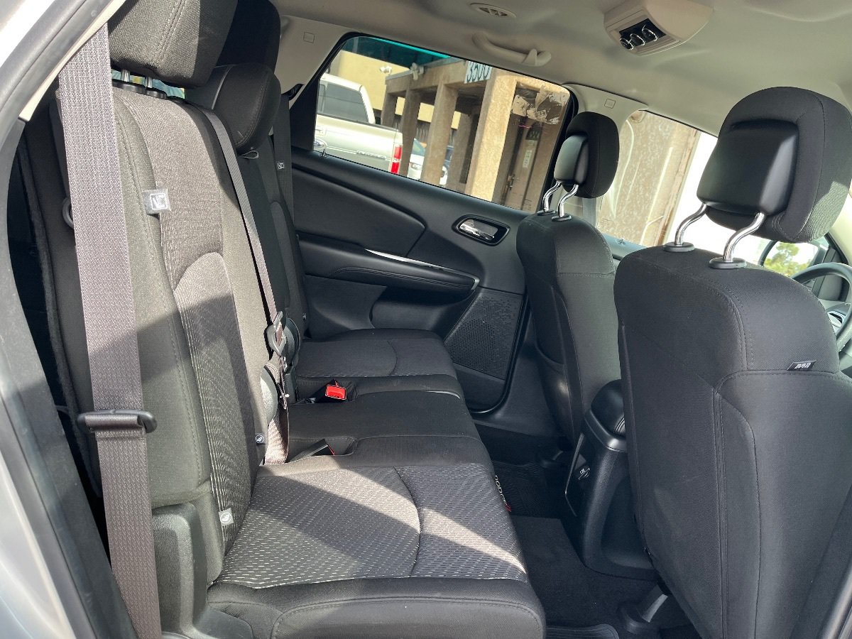 Used 2019 Dodge Journey SE FWD image 15