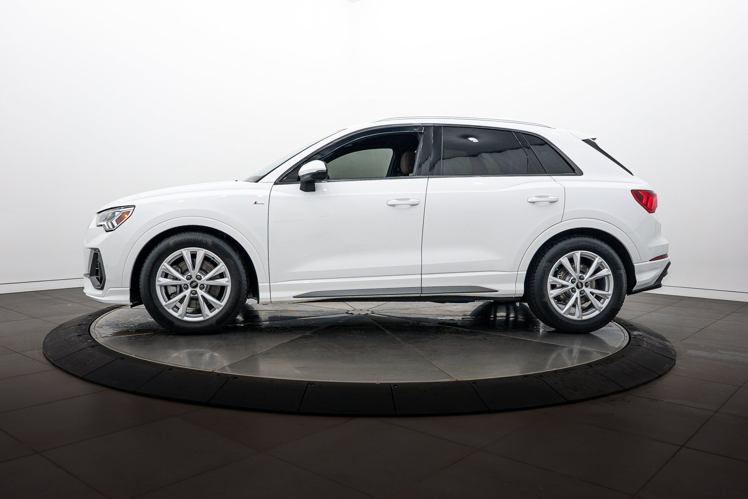 Used 2024 Audi Q3 2.0T Premium Plus AWD/4WD image 7