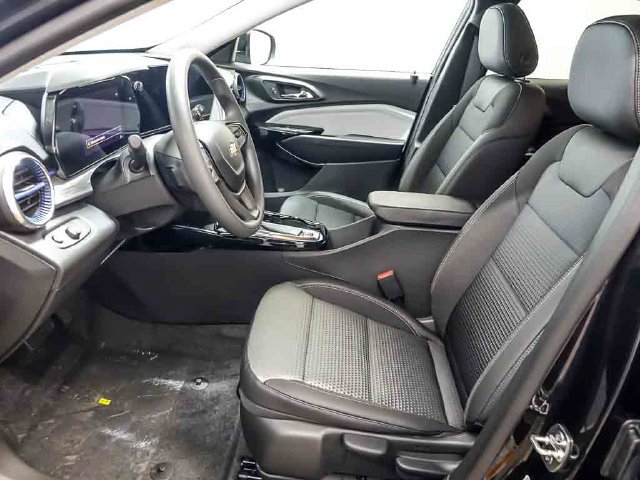 New 2026 Chevrolet Trax LT w/ LT Convenience Package FWD image 9