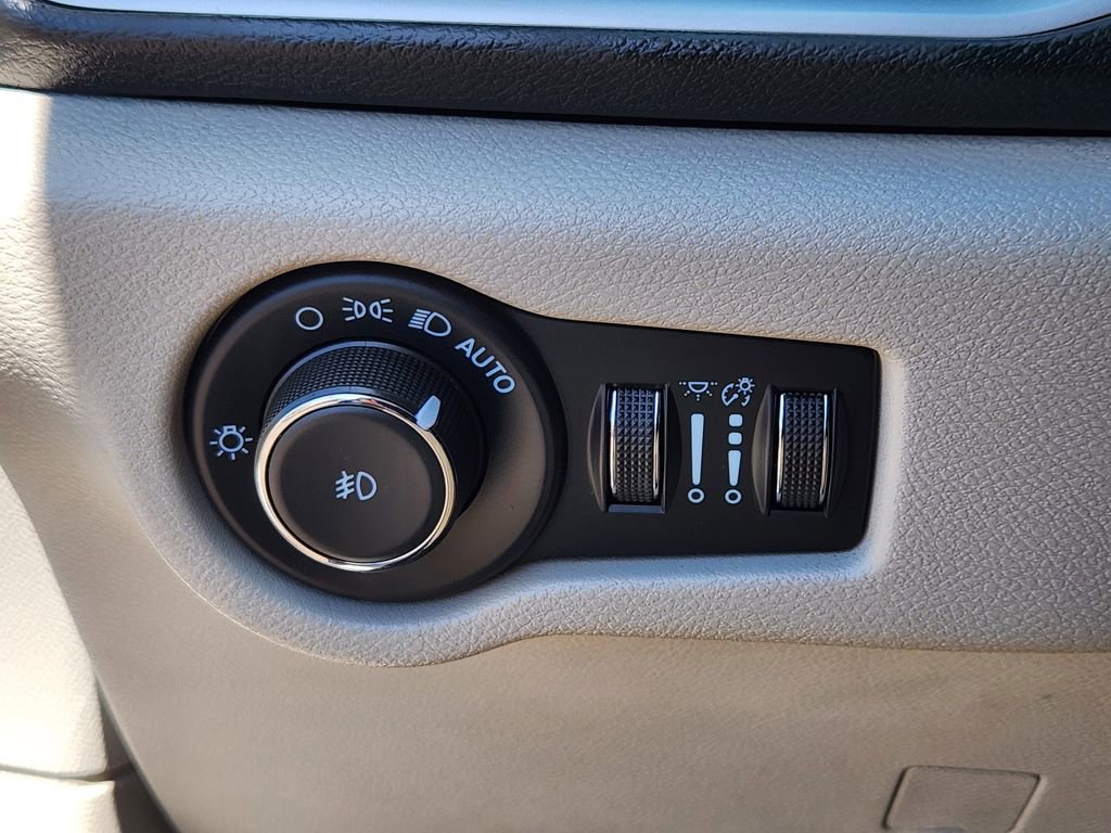 Used 2022 Chrysler Pacifica Touring-L FWD image 13