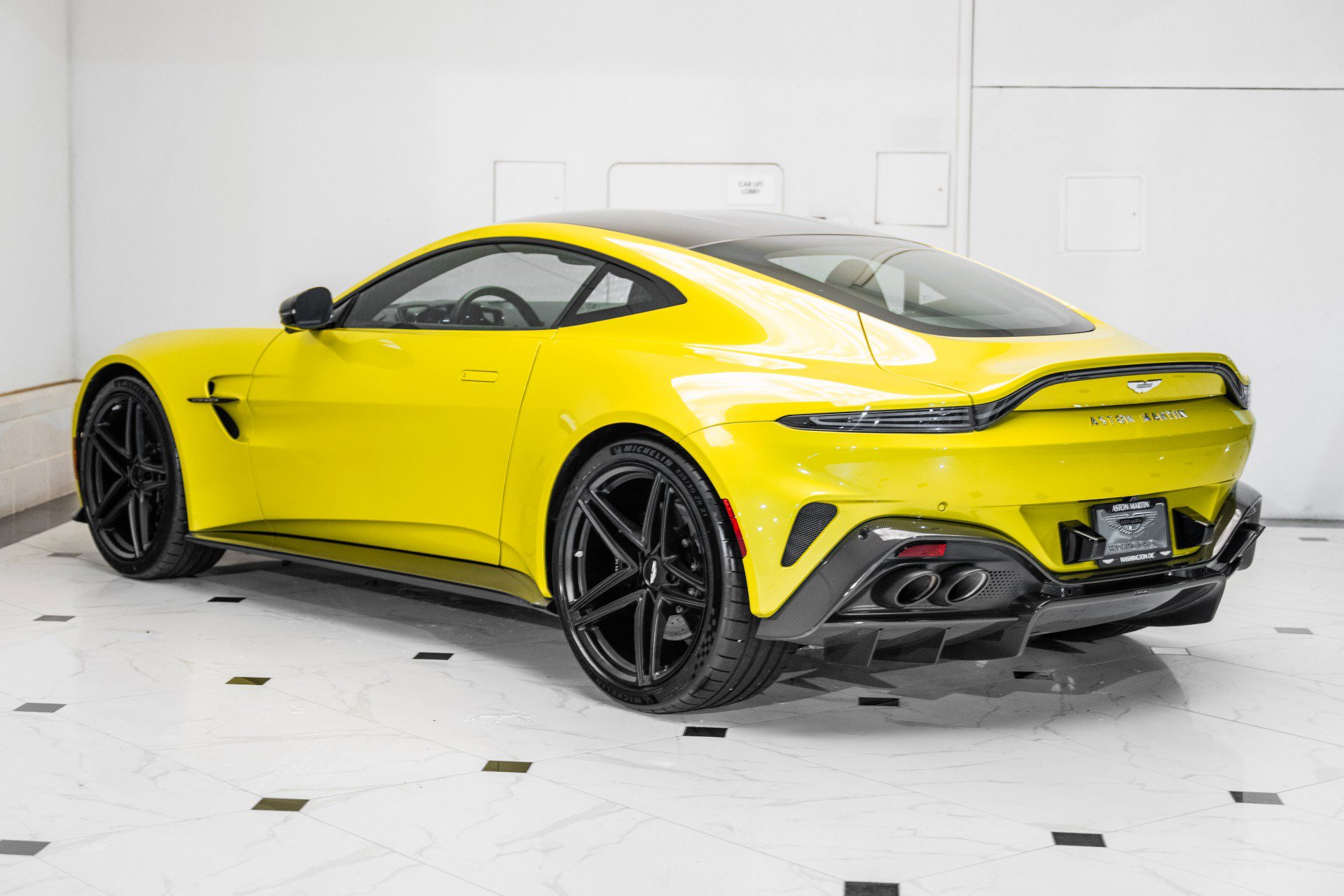 Used 2025 Aston Martin V8 Vantage Coupe image 2
