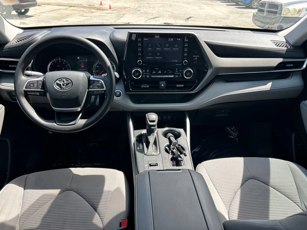 Used 2022 Toyota Highlander L FWD image 31