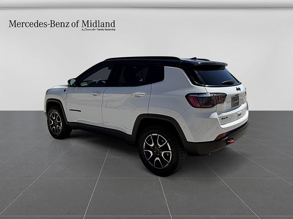 Used 2026 Jeep Compass Trailhawk AWD/4WD image 5