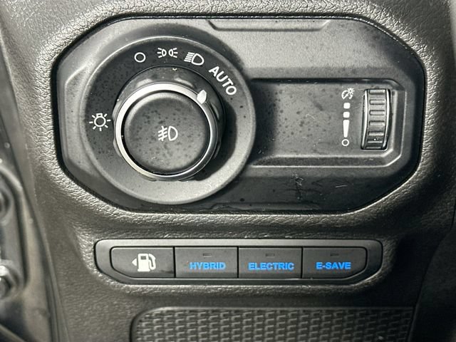 Used 2023 Jeep Wrangler Unlimited Sahara w/ Cold Weather Group AWD/4WD image 24