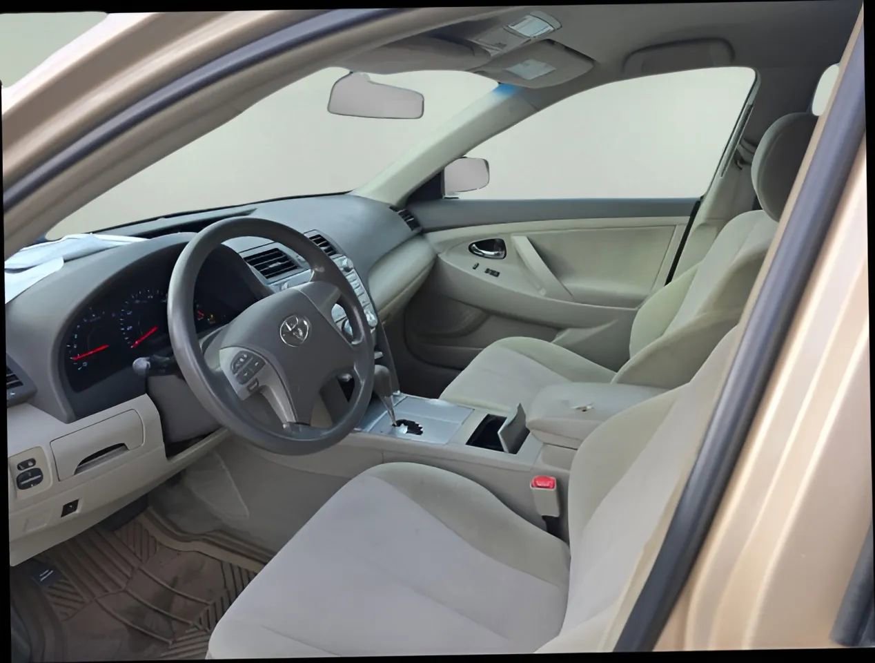 Used 2010 Toyota Camry LE image 9