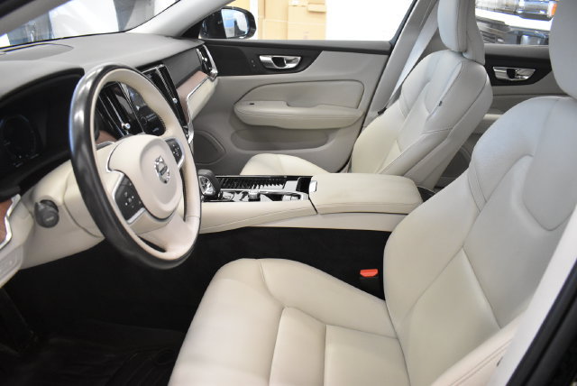 Used 2022 Volvo S60 T8 R-Design Expression w/ Premium Package AWD/4WD image 22