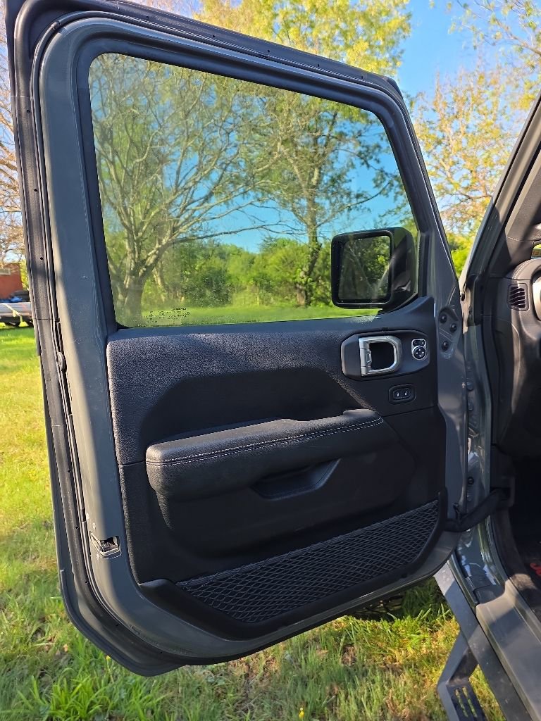 Used 2020 Jeep Wrangler Unlimited Sahara AWD/4WD image 25