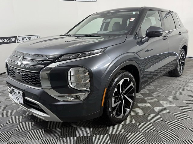 Used 2024 Mitsubishi Outlander SE image 2