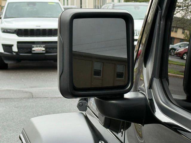 Certified 2023 Jeep Wrangler Unlimited w/ Sun & Screen Package AWD/4WD image 13