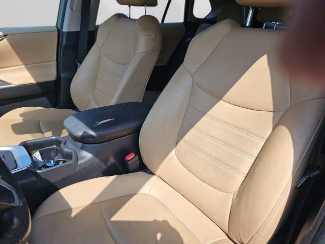 Used 2021 Toyota RAV4 XLE Premium FWD image 17