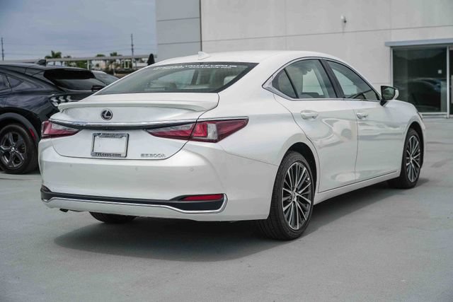 Used 2025 Lexus ES 300h w/ Premium Package FWD image 16
