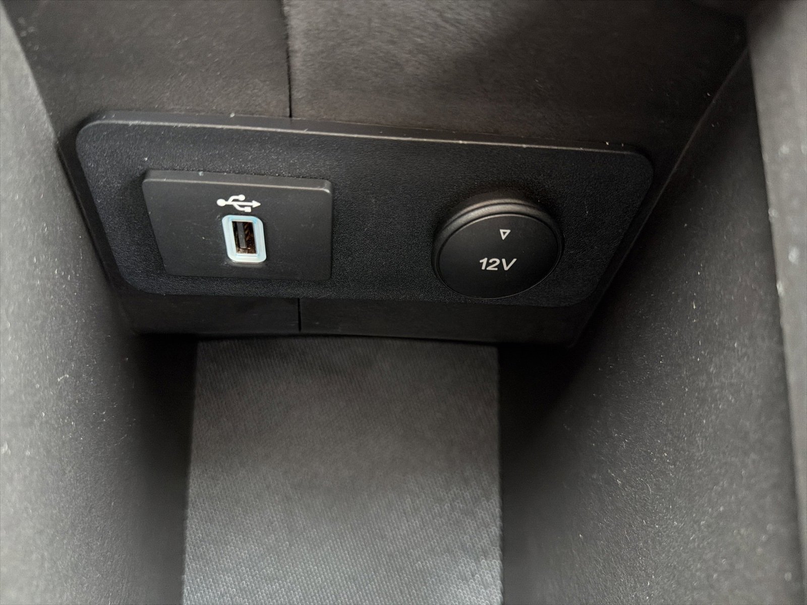 Used 2017 Ford Escape Titanium image 45