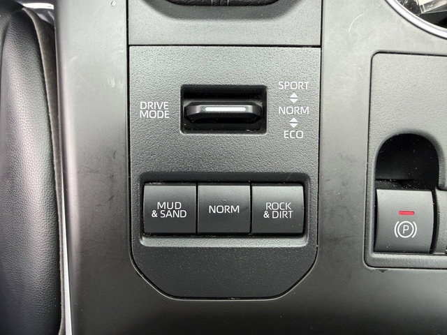 Used 2024 Toyota Highlander XLE AWD/4WD image 25
